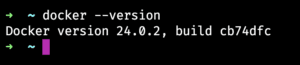 Terminal com docker --version e a versão 24.0.2